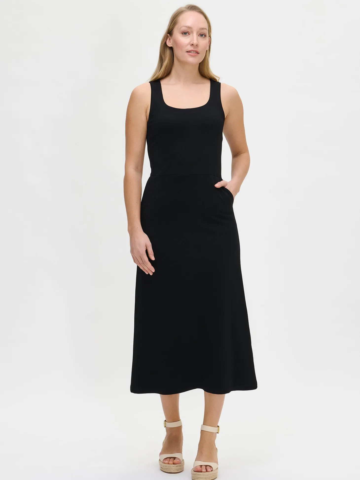 AIDA trikoomekko - musta