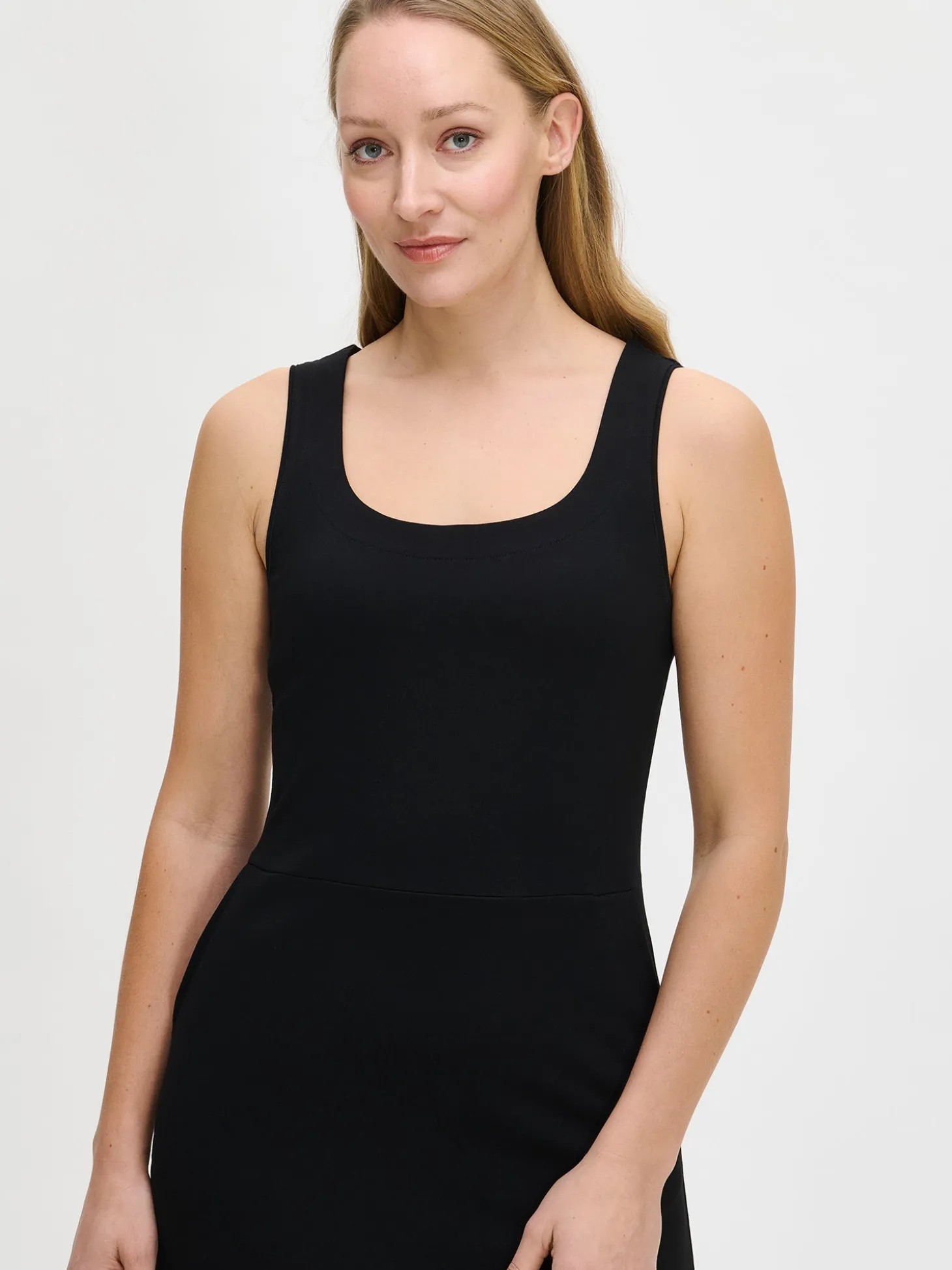 AIDA trikoomekko - musta