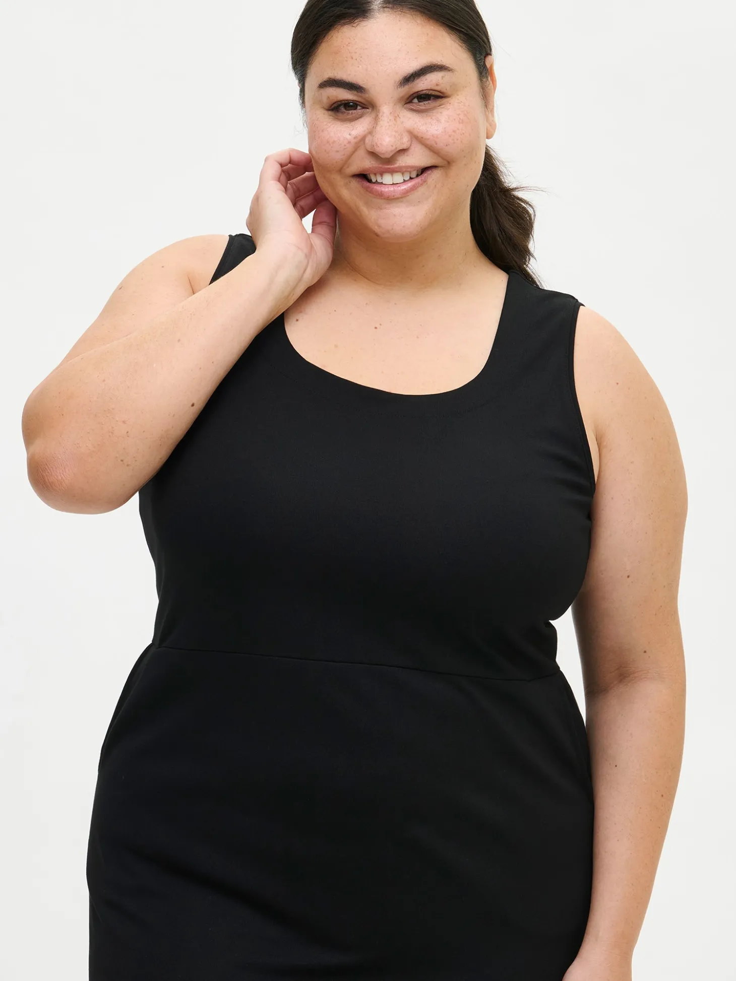 AIDA trikoomekko - musta