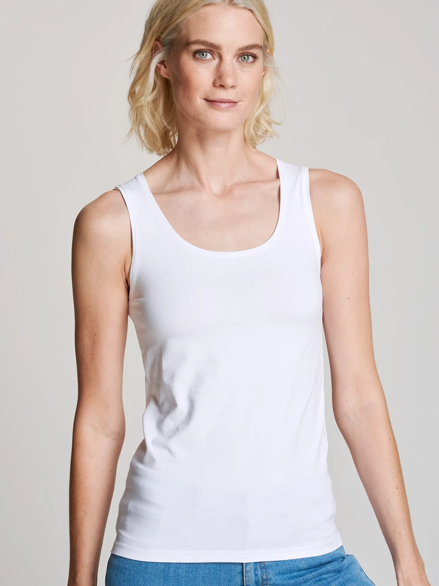 BASIC toppi - valkoinen