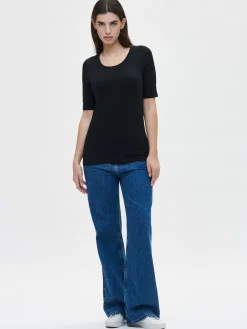 BASIC t-paita - musta