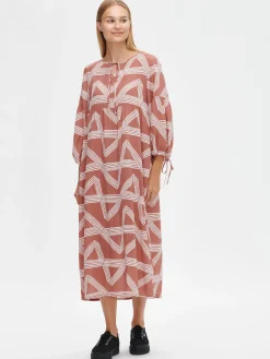 GRAFFITO pitkä kangasmekko - punaruskea