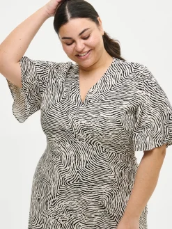 JÄLKI midi kangasmekko - musta-luonnonvalkoinen