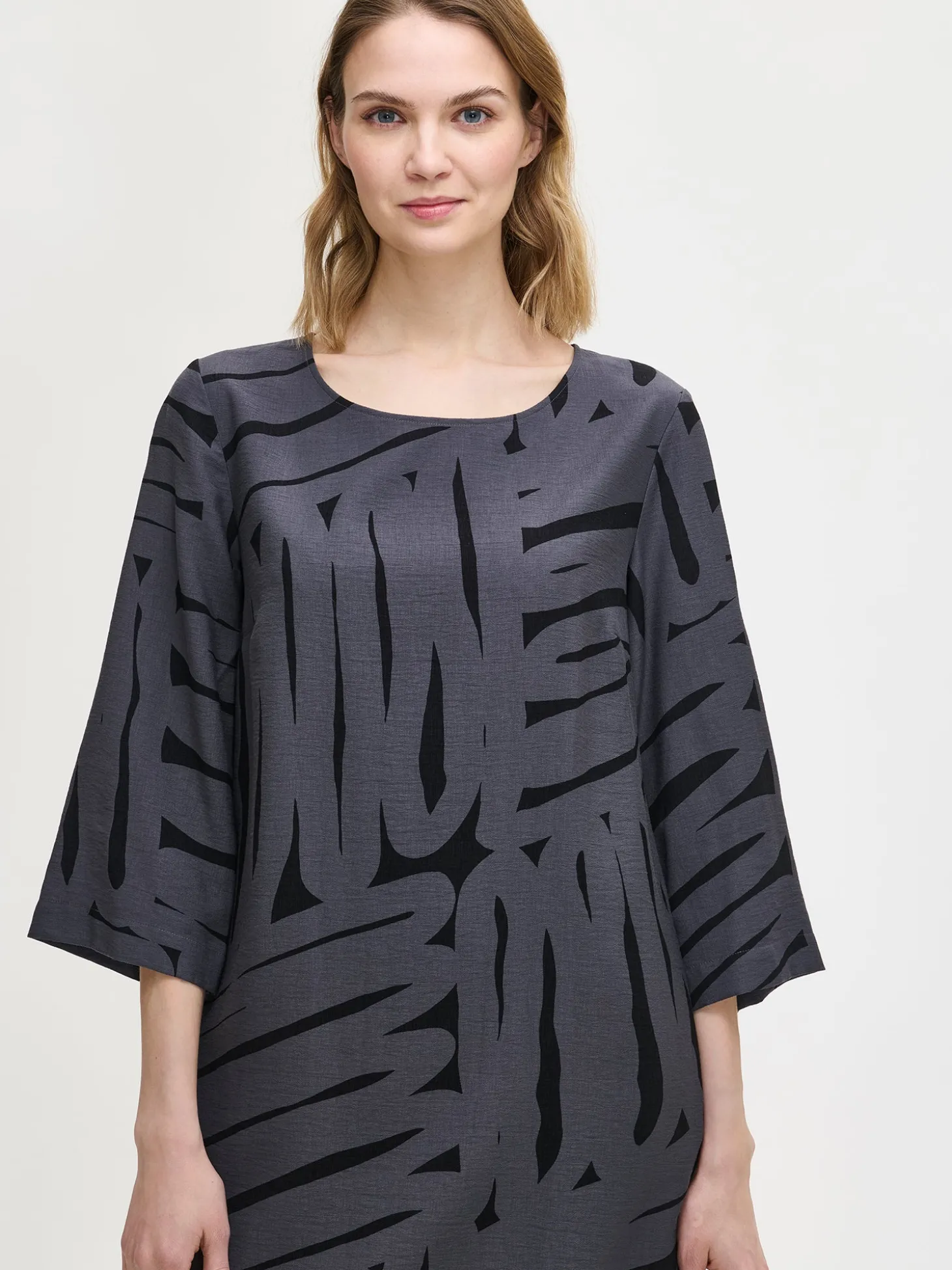 KAIKU lyhyt kangasmekko - harmaa