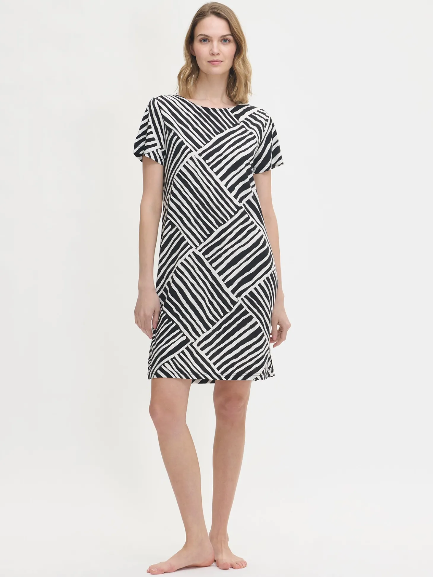 KAISLI lyhyt yöpaita - musta