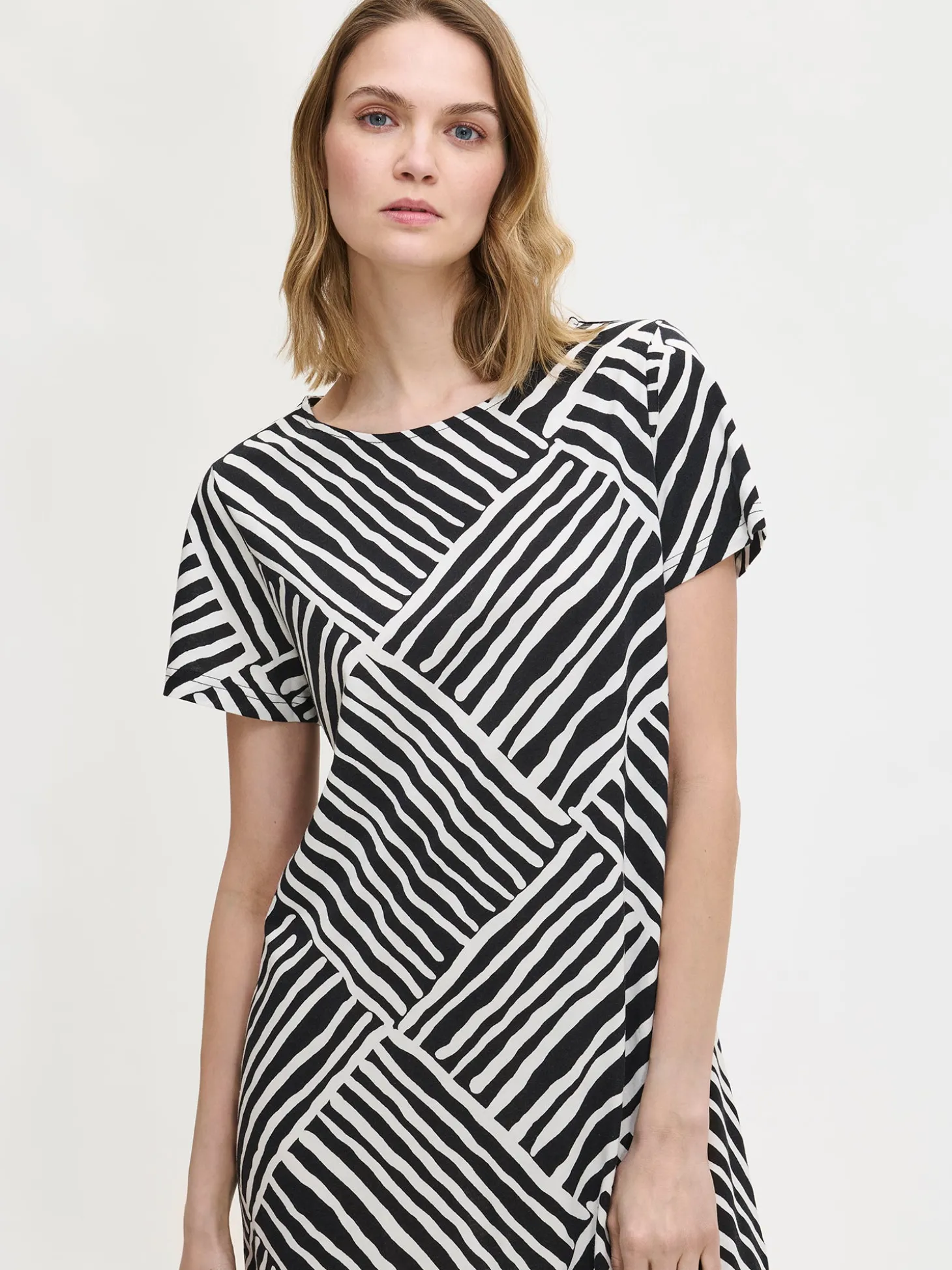 KAISLI lyhyt yöpaita - musta