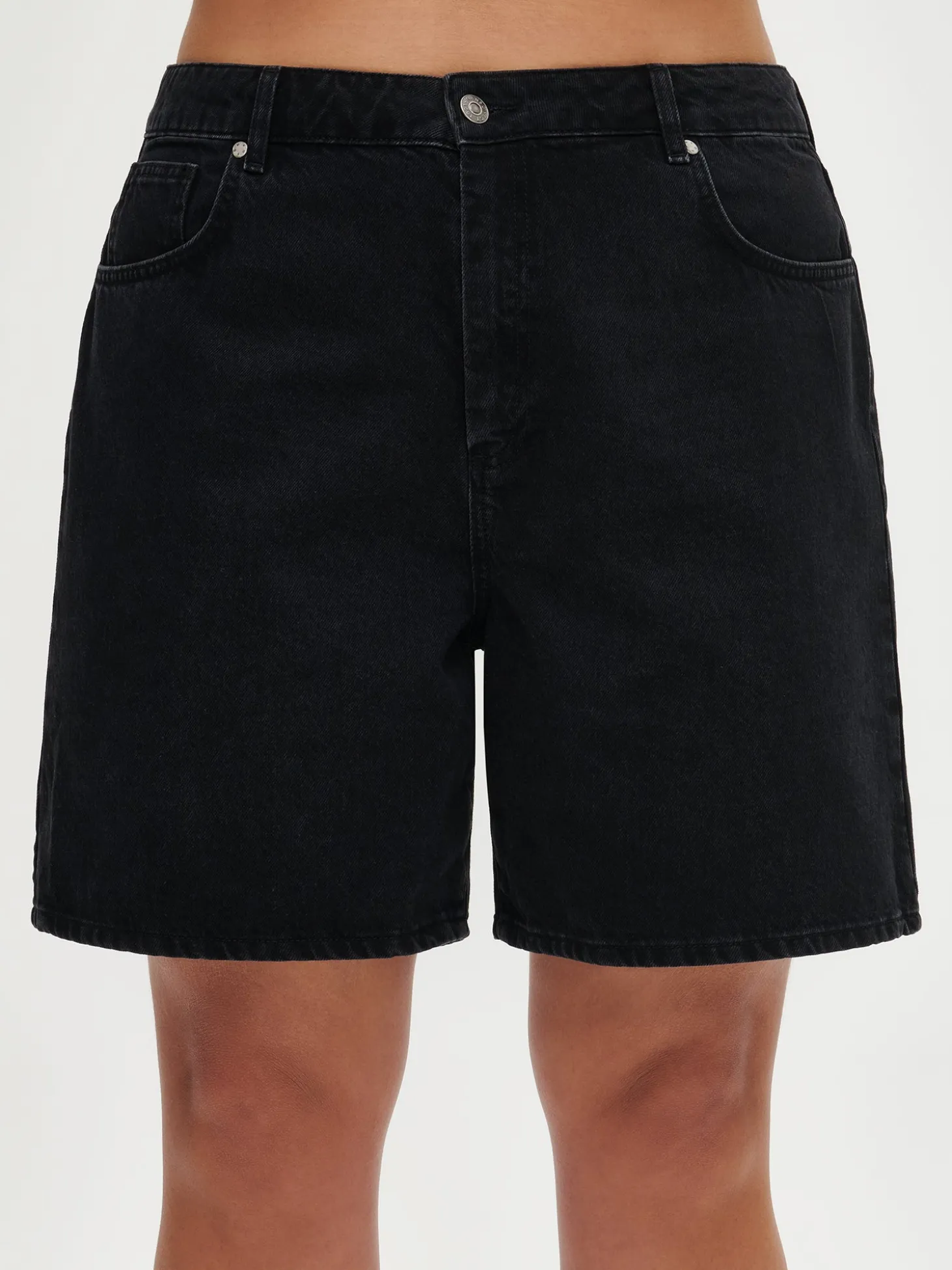 KAMILLA farkkushortsit - tummanharmaa