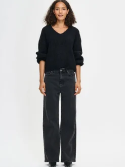 KARAMELLI neulepusero V-pääntiellä - musta