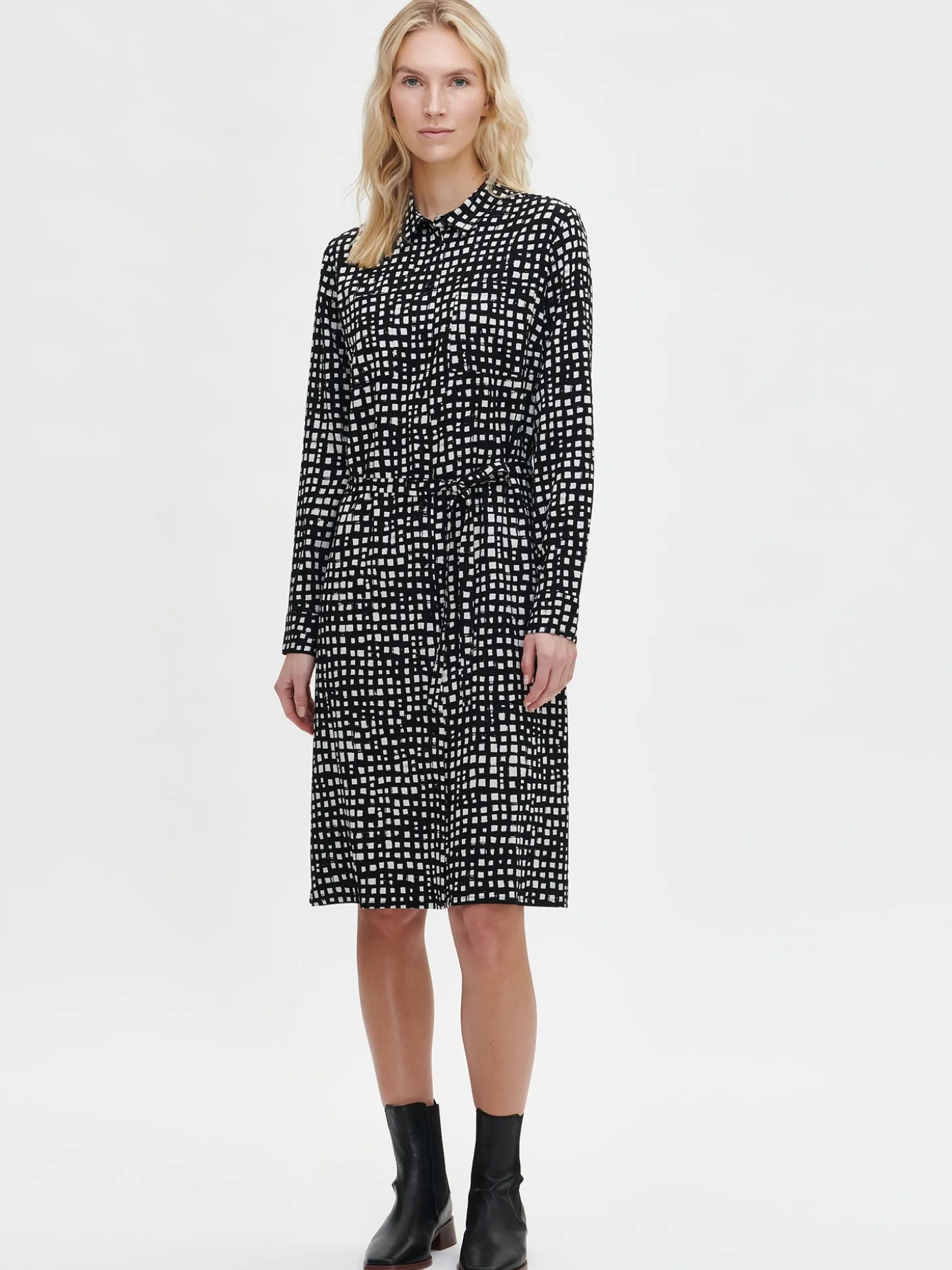 KARMI paitamekko - mustavalkoinen