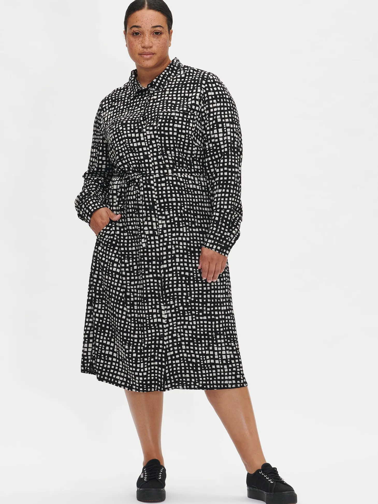 KARMI paitamekko - mustavalkoinen