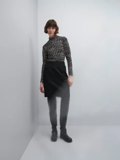 KARMI poolo - mustavalkoinen