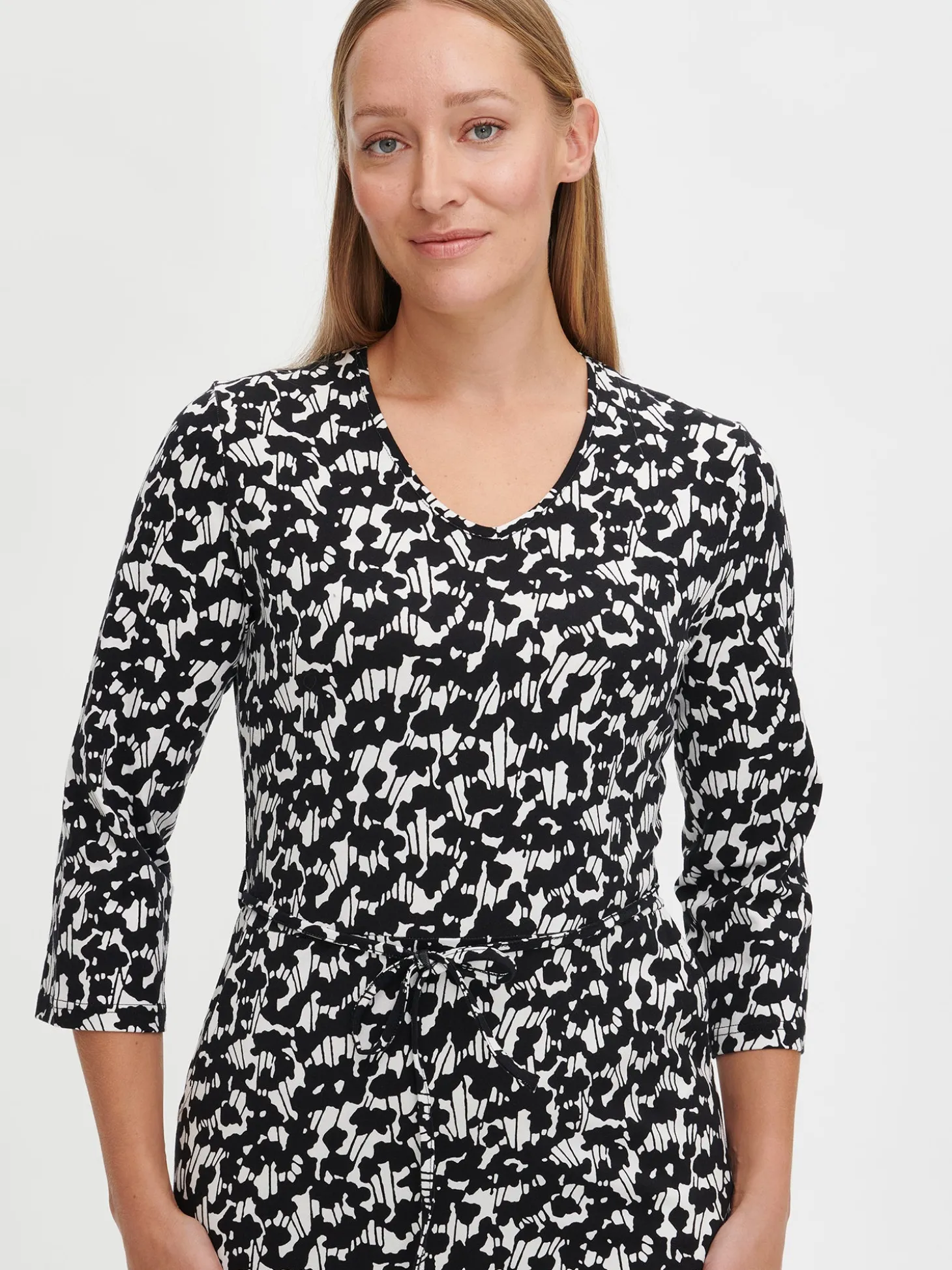 LIITO trikoomekko - mustavalkoinen