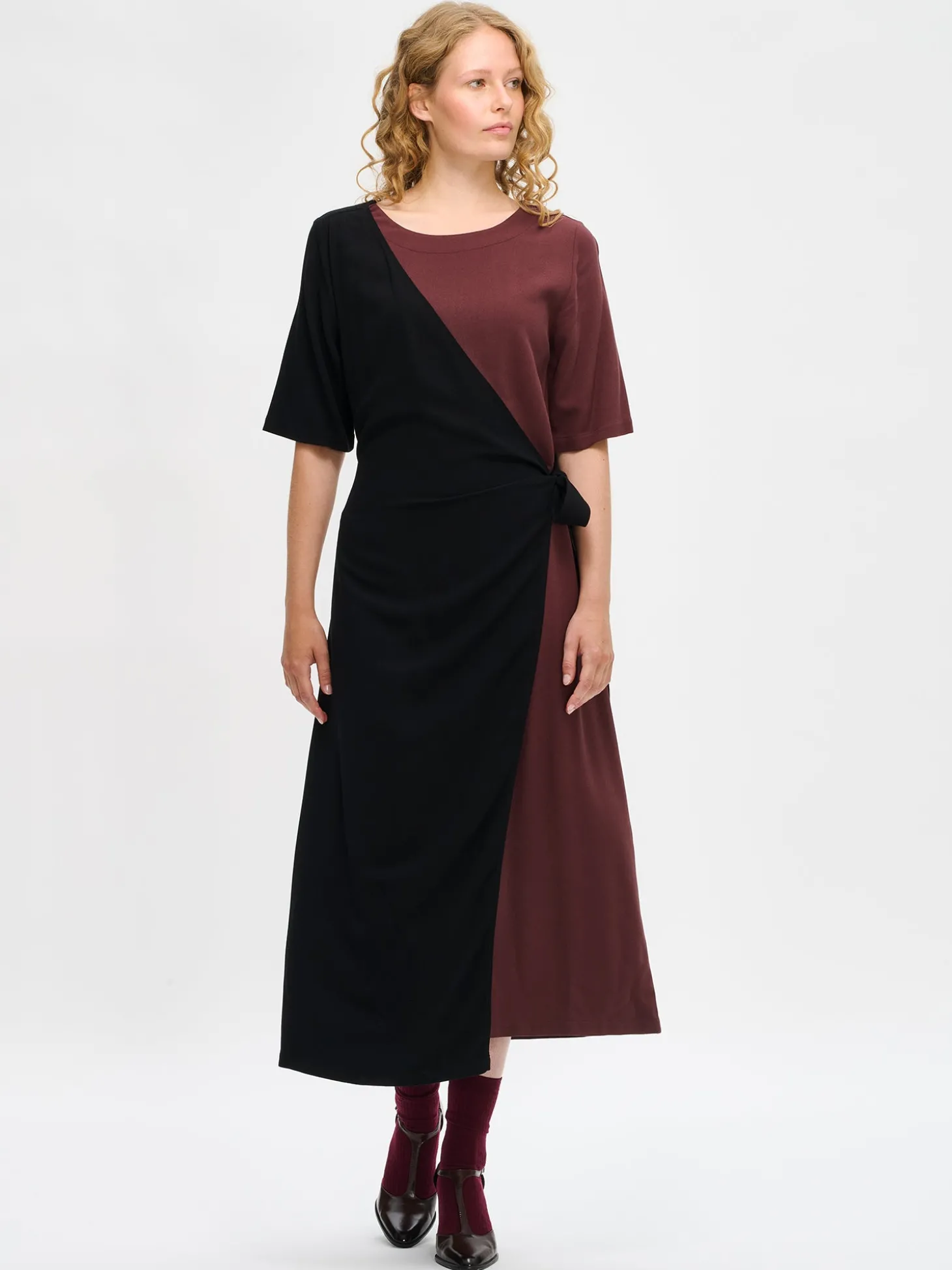 LYYRA mekko - tummanruskea