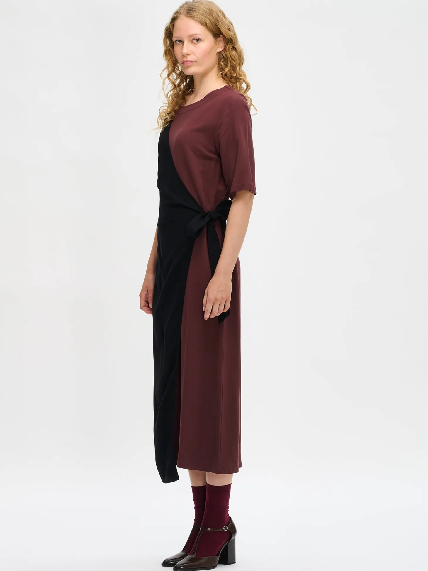 LYYRA mekko - tummanruskea