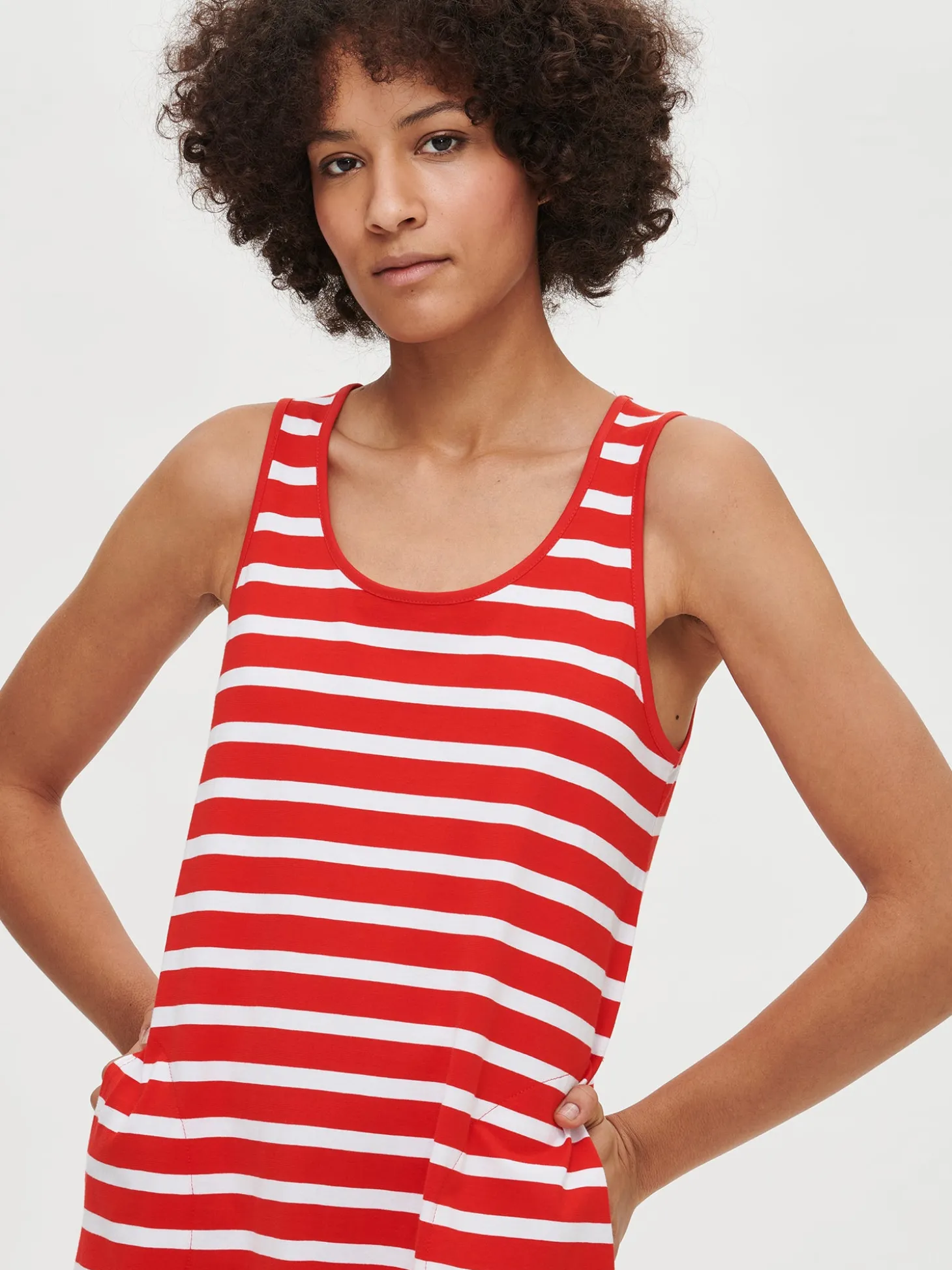 MAININKI hihaton yöpaita - punainen