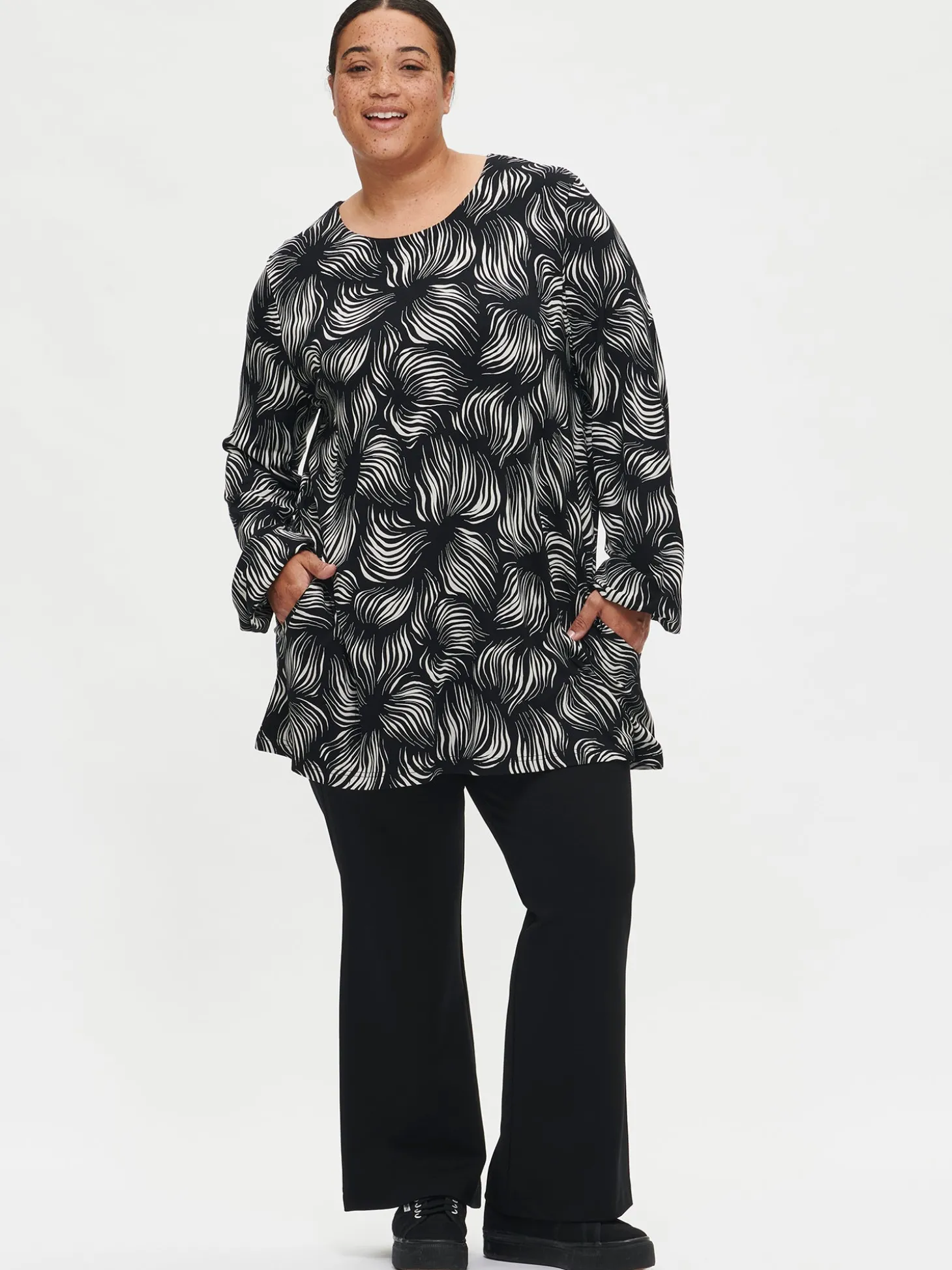 PIENI TUIJA tunika - mustavalkoinen