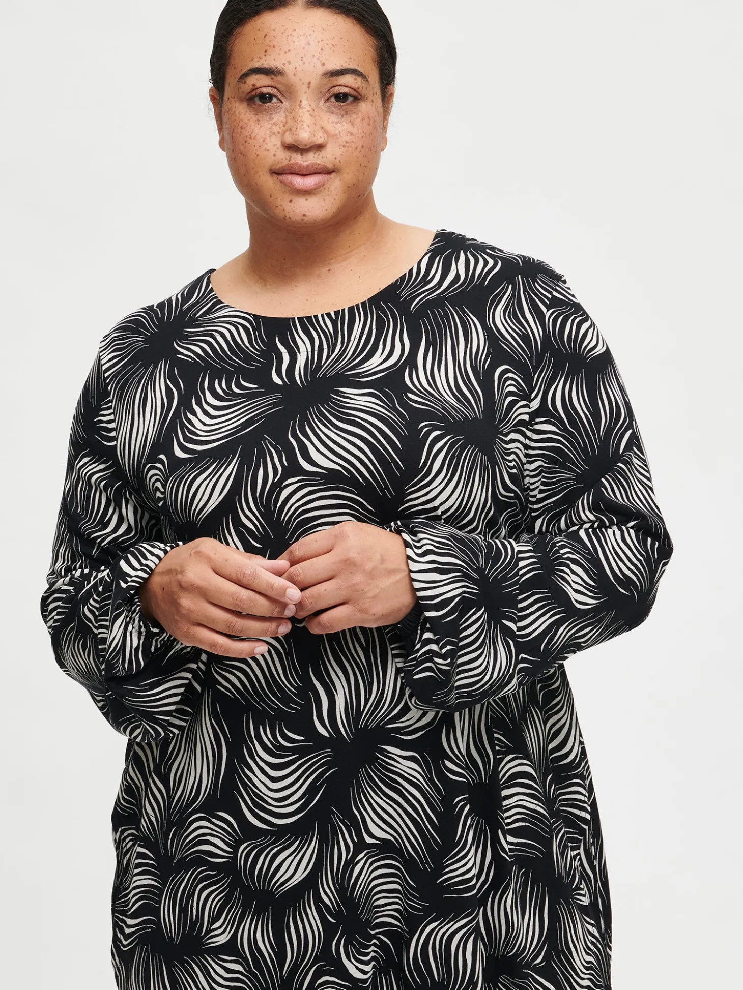 PIENI TUIJA tunika - mustavalkoinen