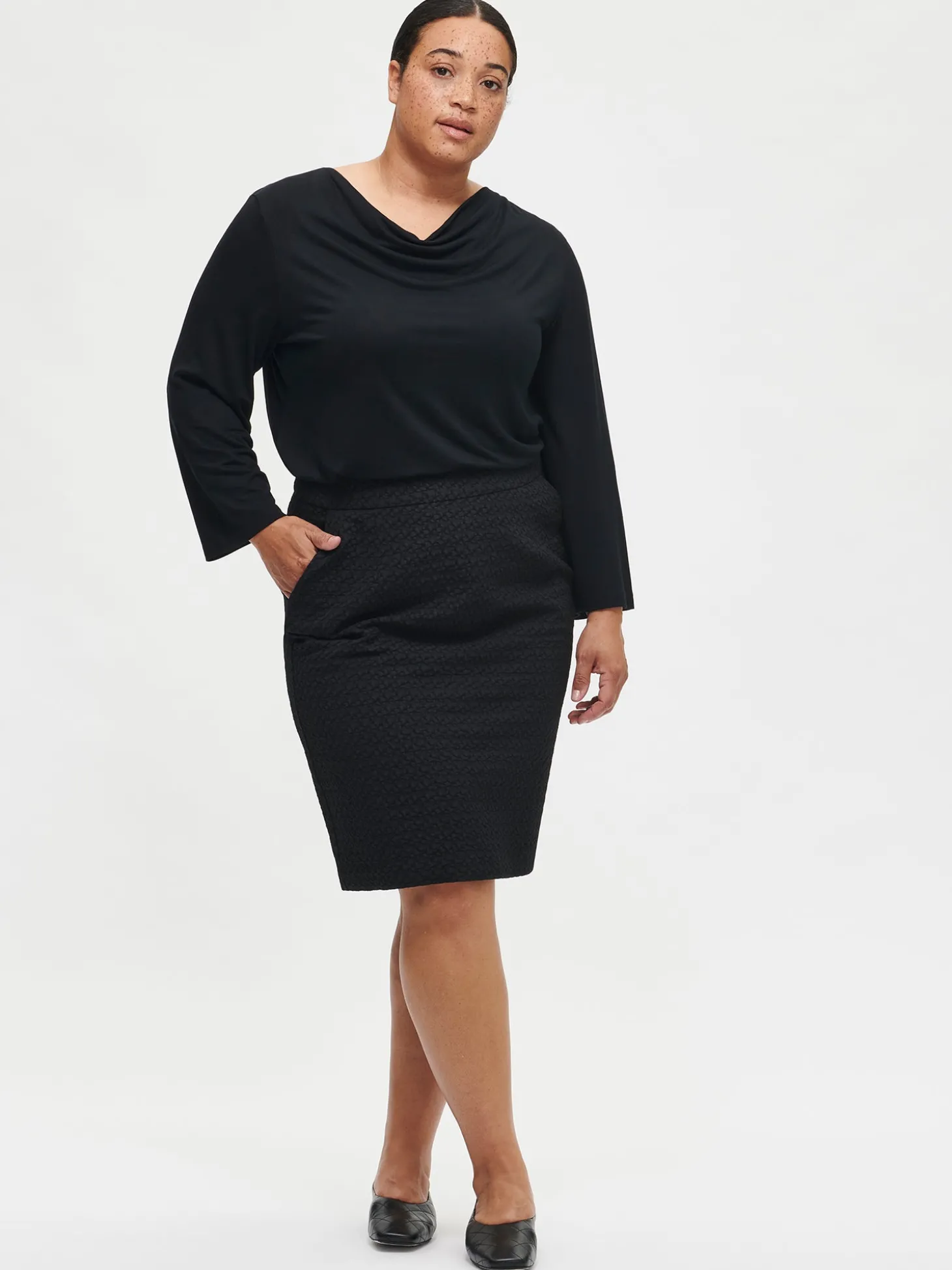 RELIEFI hame - musta