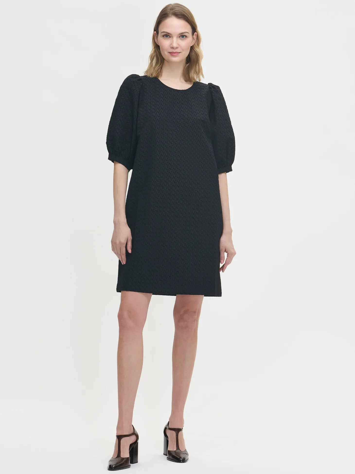 RELIEFI lyhyt kangasmekko - musta