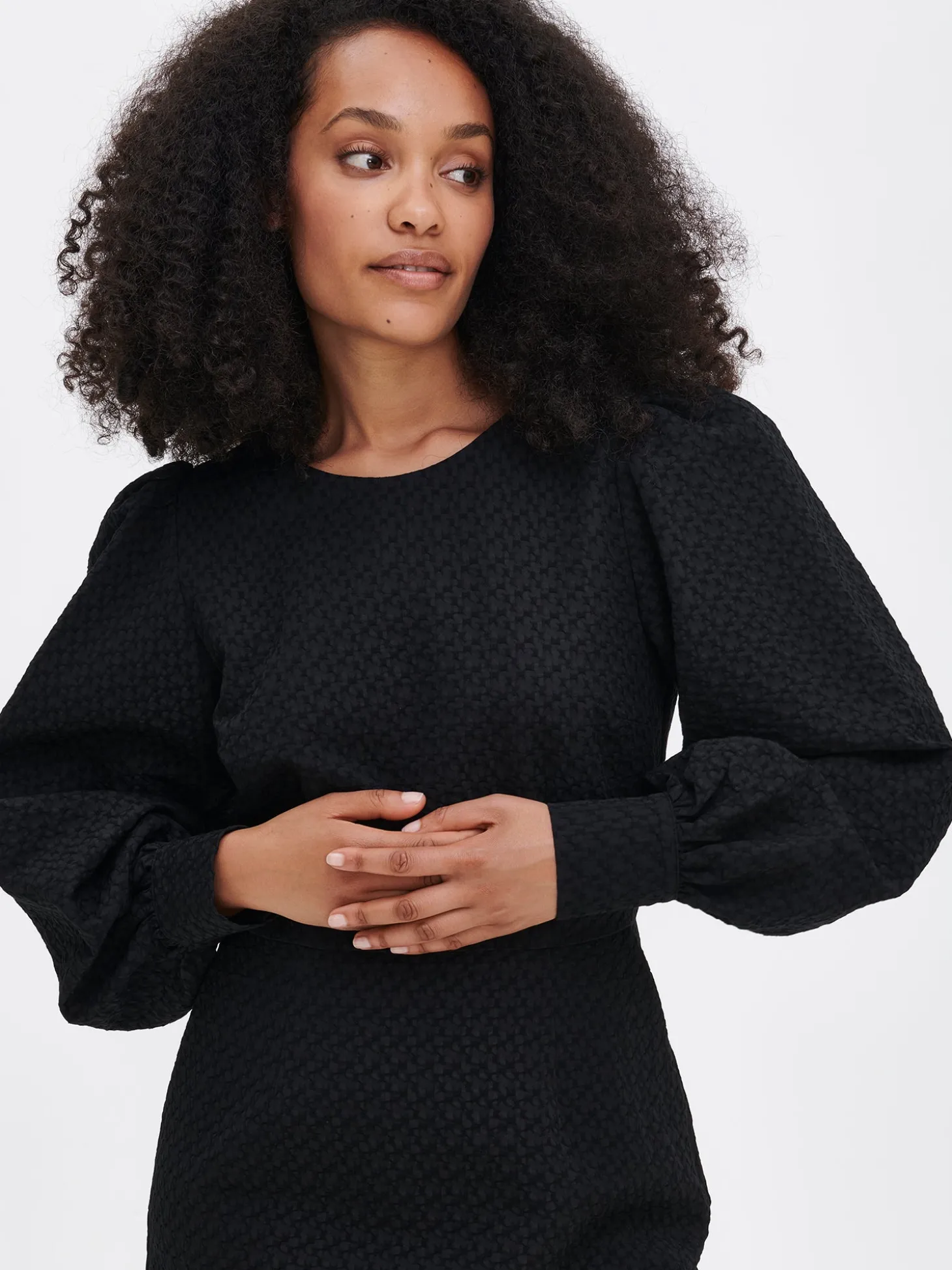 RELIEFI pitkähihainen mekko - musta