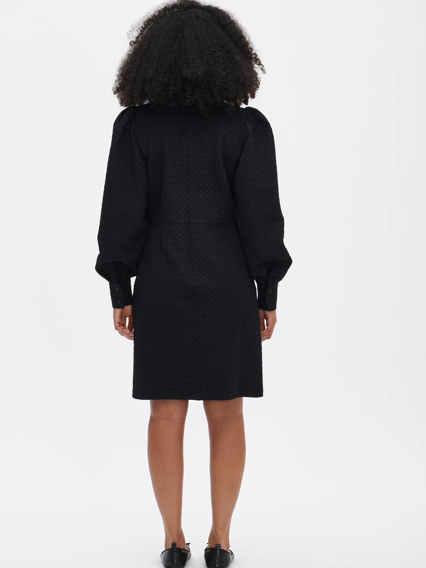 RELIEFI pitkähihainen mekko - musta