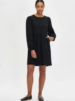 RUSETTI lyhyt kangasmekko - musta