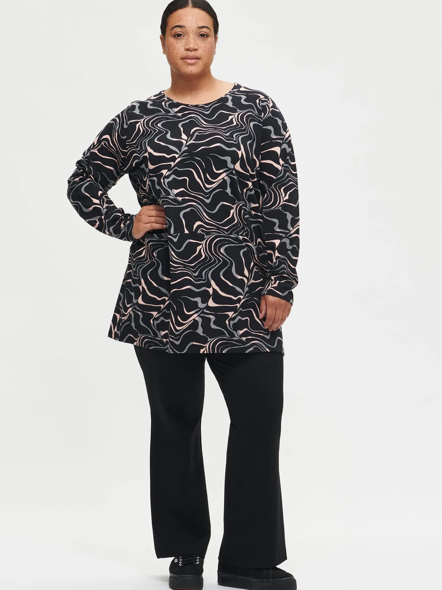 SAARA tunika - musta