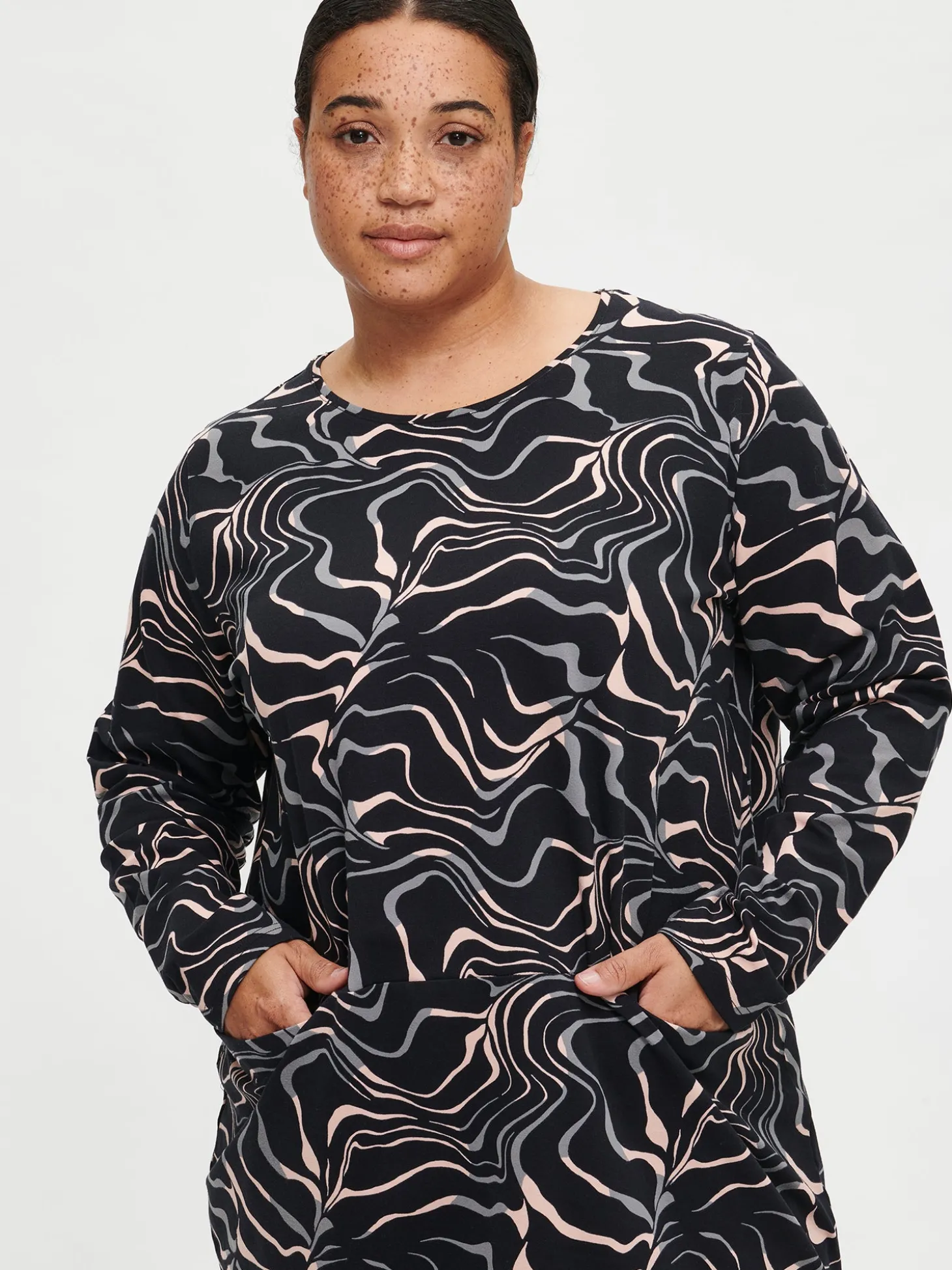 SAARA tunika - musta