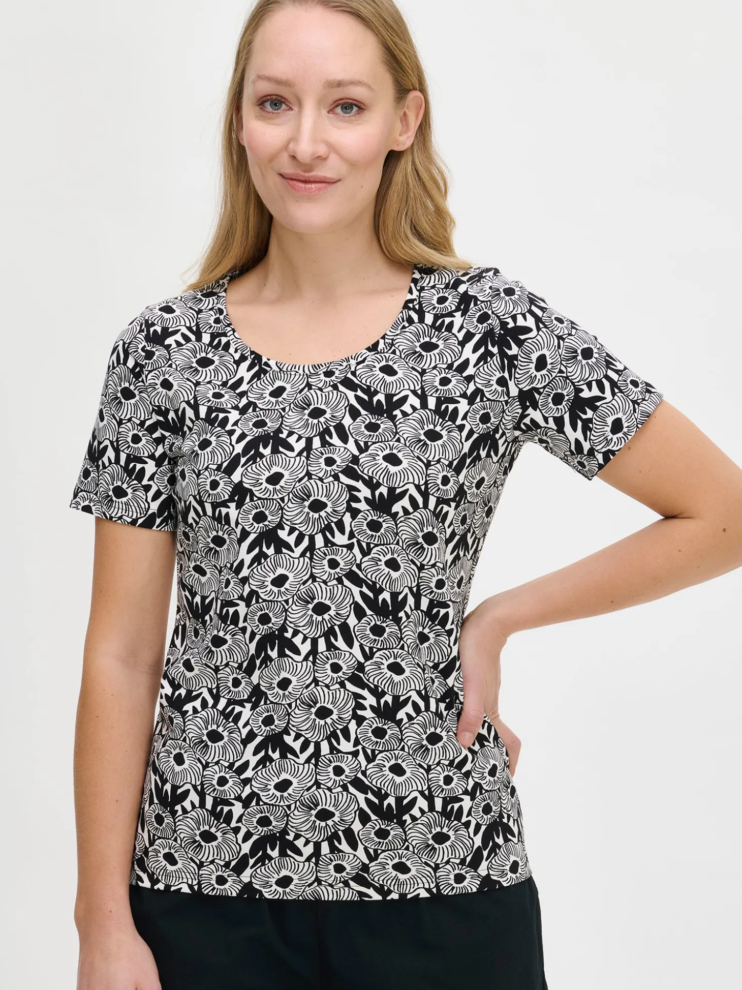 SAMETTIKUKAT t-paita - musta