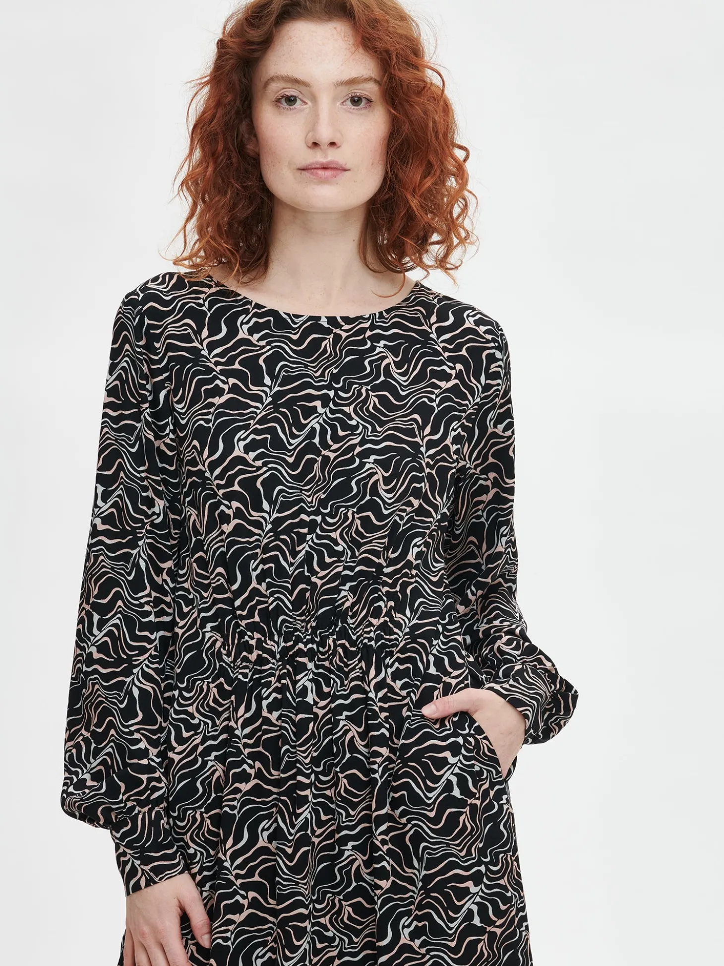 SARA pitkä kangasmekko - musta