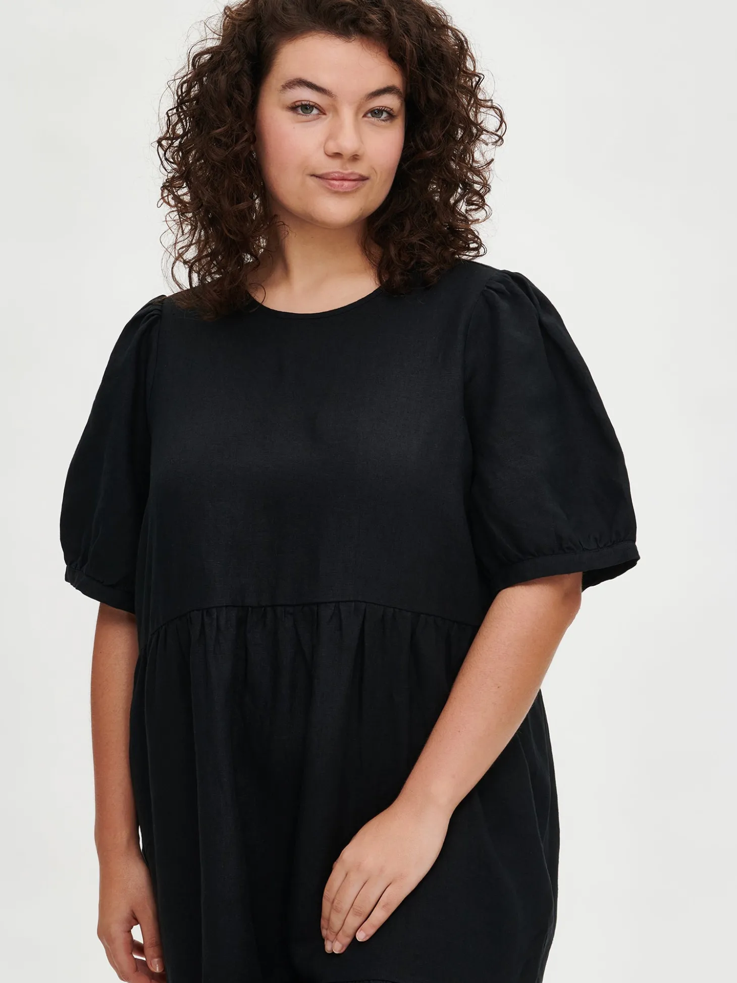 SARASTUS pitkä pellavamekko - musta