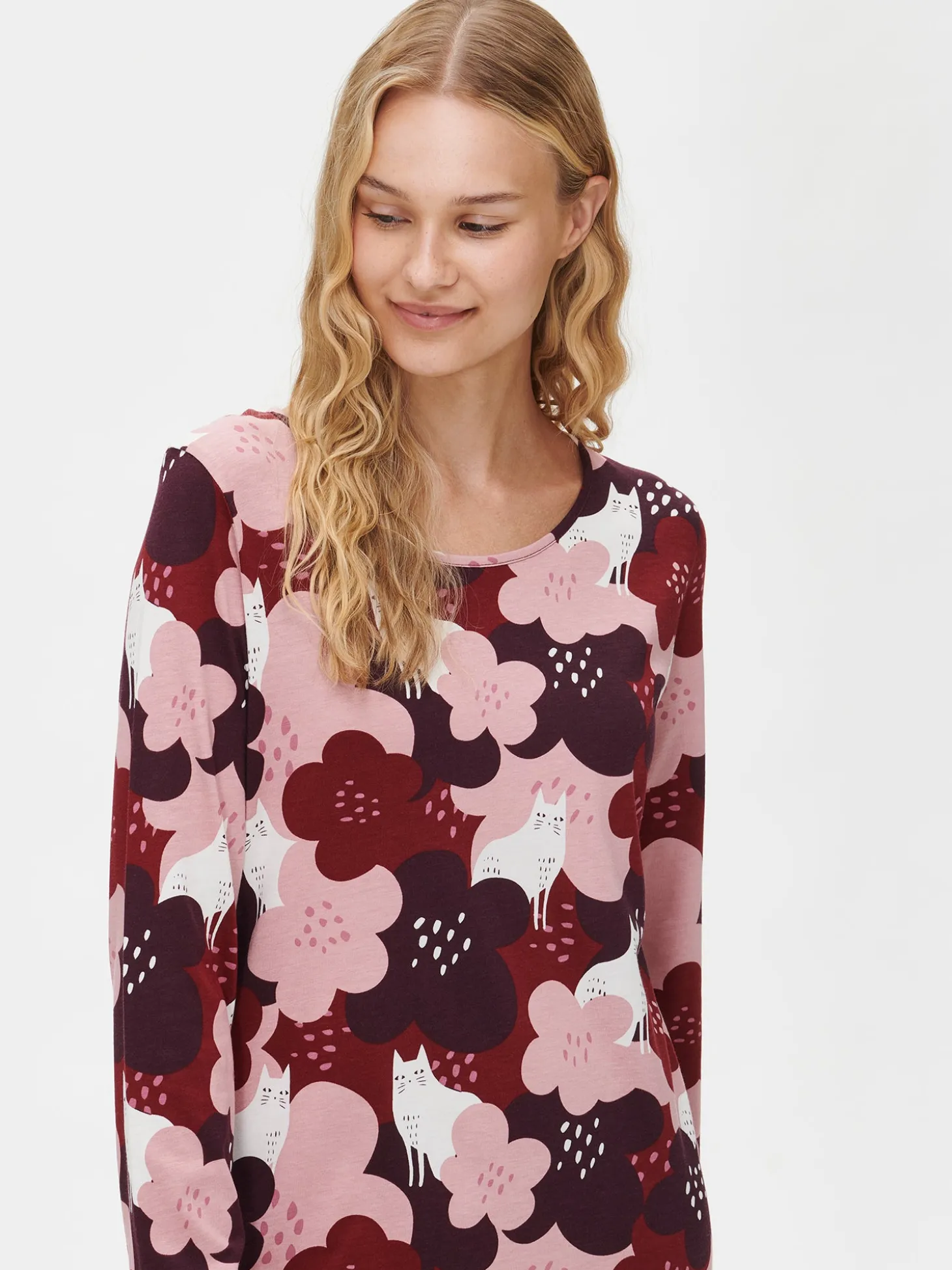 SYLVI pitkä yöpaita - punasävyinen