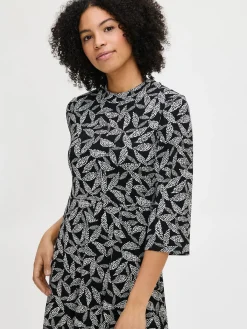 TRIINE trikoomekko - mustavalkoinen