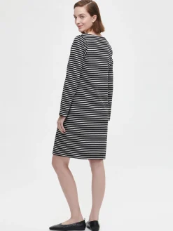 VAAKA lyhyt neulosmekko - mustavalkoinen