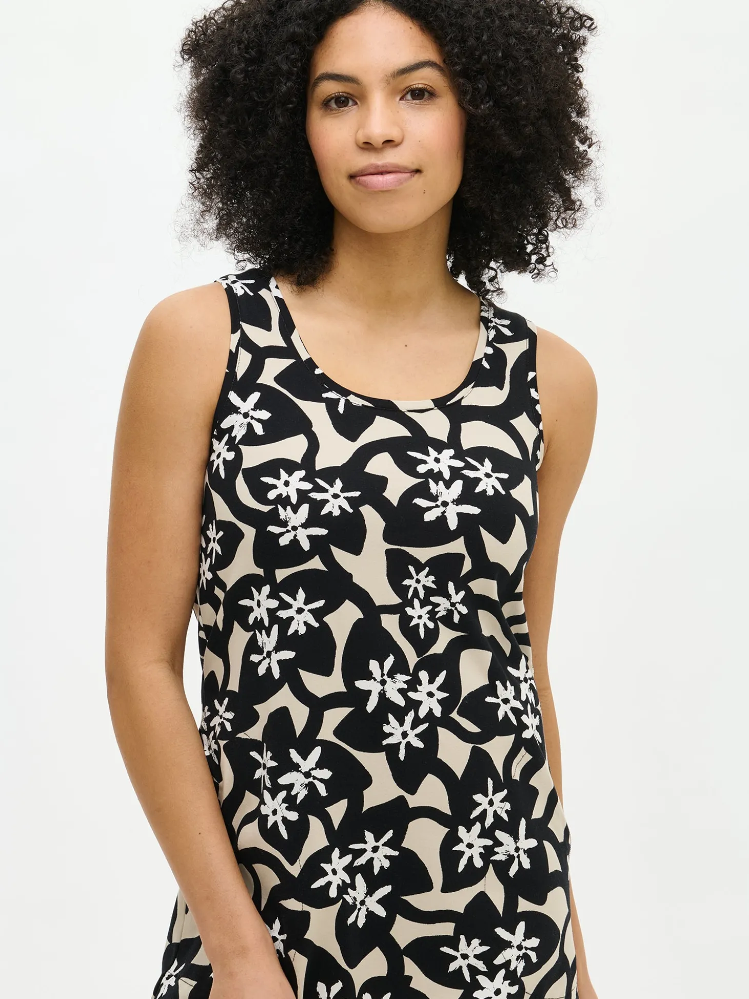 VERNA lyhyt trikoomekko - musta