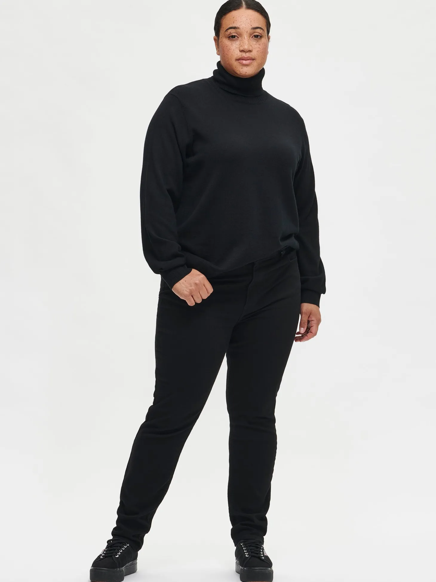 VILLIS pooloneule - musta